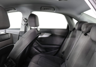 Подержанный автомобиль Audi A4 Sedan 2018 года (12 фото)