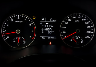 Подержанный автомобиль Kia Rio Hatchback 2021 года (13 фото)