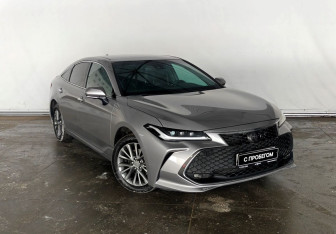 Подержанный автомобиль Toyota Avalon 2022 года (3 фото)