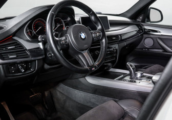 Подержанный автомобиль BMW X5 2017 года (14 фото)