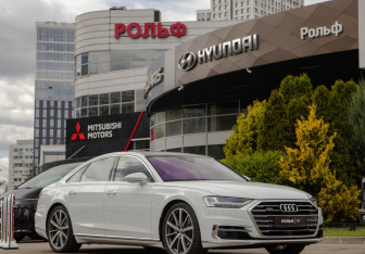 Подержанный автомобиль Audi A8 2019 года (2 фото)