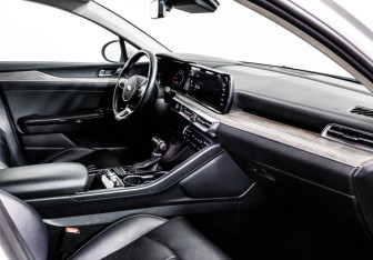 Подержанный автомобиль Kia K5 2021 года (9 фото)
