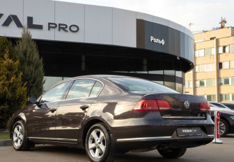Подержанный автомобиль Volkswagen Passat Sedan 2011 года (5 фото)