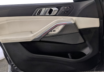 Подержанный автомобиль BMW X6 2021 года (19 фото)