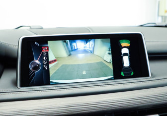 Подержанный автомобиль BMW X5 2015 года (22 фото)