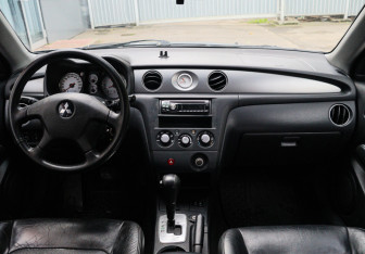 Подержанный автомобиль Mitsubishi Outlander 2005 года (9 фото)