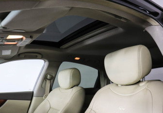 Подержанный автомобиль Infiniti FX 2012 года (18 фото)