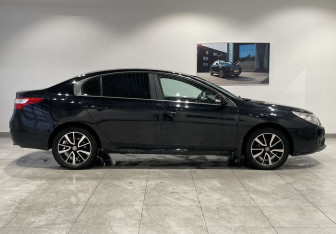 Подержанный автомобиль Renault Latitude 2011 года (4 фото)