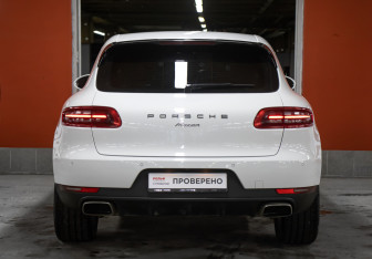 Подержанный автомобиль Porsche Macan 2017 года (6 фото)