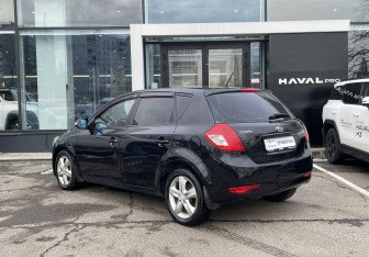 Подержанный автомобиль Kia Ceed Hatchback 2010 года (7 фото)