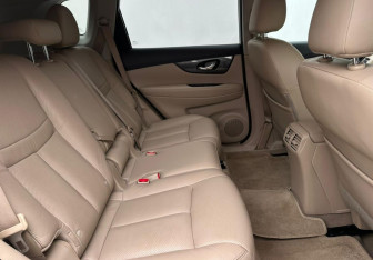 Подержанный автомобиль Nissan X-Trail 2016 года (14 фото)