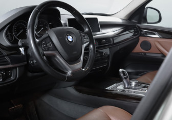 Подержанный автомобиль BMW X5 2016 года (14 фото)