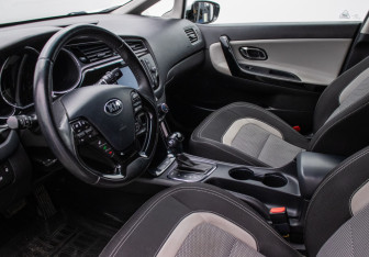 Подержанный автомобиль Kia Ceed Hatchback 2017 года (10 фото)