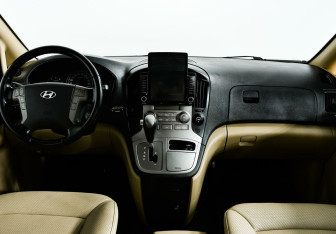 Подержанный автомобиль Hyundai Grand Starex 2012 года (7 фото)