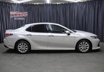 Подержанный автомобиль Toyota Camry Sedan 2019 года (4 фото)