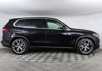 Подержанный автомобиль BMW X5 2020 года (6 фото)