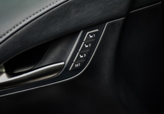 Подержанный автомобиль Lexus LX 2016 года (19 фото)