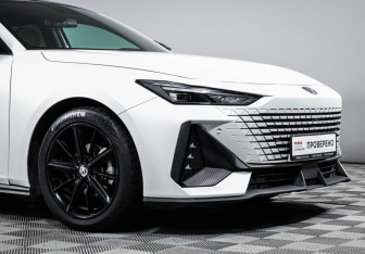 Подержанный автомобиль Changan UNI-V 2023 года (16 фото)
