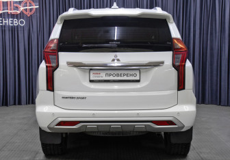 Подержанный автомобиль Mitsubishi Montero Sport 2022 года (6 фото)