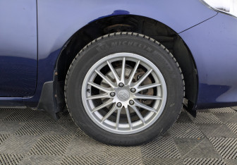 Подержанный автомобиль Toyota Corolla Sedan 2012 года (12 фото)