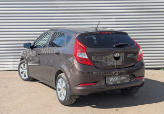 Подержанный автомобиль Hyundai Solaris Hatchback 2014 года (7 фото)