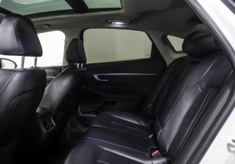 Подержанный автомобиль Hyundai Sonata 2019 года (13 фото)