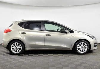 Подержанный автомобиль Kia Ceed Hatchback 2017 года (11 фото)