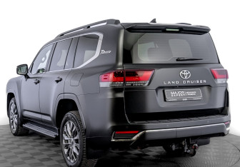 Подержанный автомобиль Toyota Land Cruiser Suv 2021 года (7 фото)