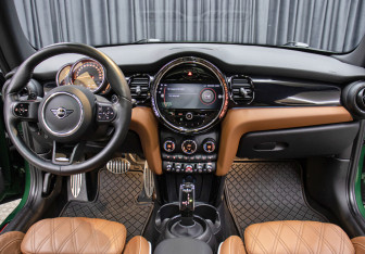 Подержанный автомобиль MINI Hatch 2021 года (14 фото)