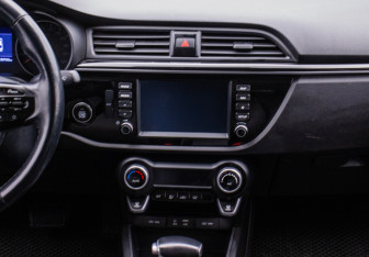 Подержанный автомобиль Kia Rio Sedan 2018 года (14 фото)