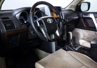 Подержанный автомобиль Toyota Land Cruiser Prado 2009 года (13 фото)