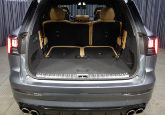 Подержанный автомобиль Lynk&Co 09 2022 года (10 фото)