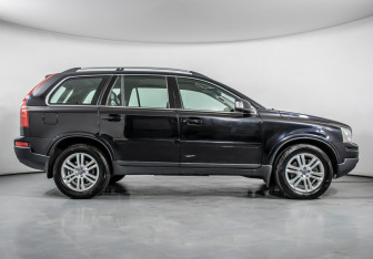 Подержанный автомобиль Volvo XC90 2006 года (4 фото)