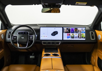 Подержанный автомобиль LiXiang L9 2023 года (17 фото)