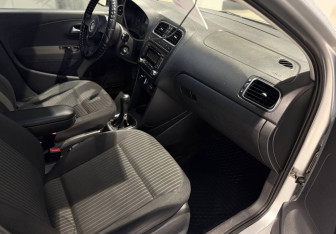 Подержанный автомобиль Volkswagen Polo Sedan 2011 года (12 фото)