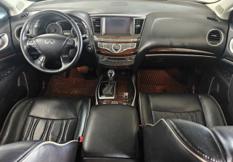Подержанный автомобиль Infiniti QX60 2016 года (9 фото)