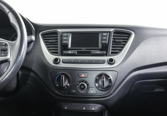 Подержанный автомобиль Hyundai Solaris Sedan 2018 года (8 фото)