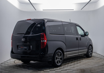 Подержанный автомобиль Hyundai H-1 2015 года (4 фото)