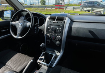 Подержанный автомобиль Suzuki Grand Vitara 2008 года (9 фото)