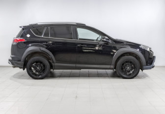 Подержанный автомобиль Toyota RAV4 2018 года (4 фото)