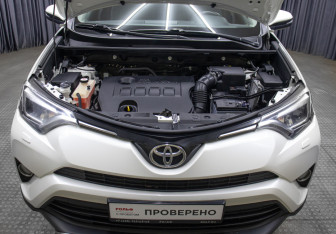 Подержанный автомобиль Toyota RAV4 2018 года (9 фото)