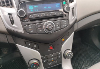 Подержанный автомобиль Chevrolet Cruze Hatchback 2013 года (10 фото)