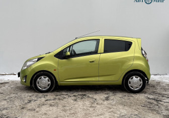 Подержанный автомобиль Chevrolet Spark 2011 года (8 фото)