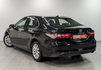 Подержанный автомобиль Toyota Camry Sedan 2019 года (7 фото)