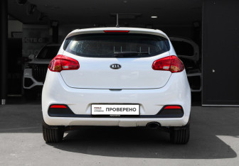 Подержанный автомобиль Kia Ceed Hatchback 2015 года (5 фото)