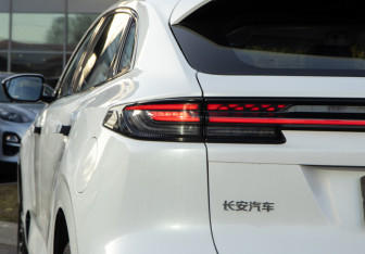 Подержанный автомобиль Changan UNI-K 2023 года (22 фото)