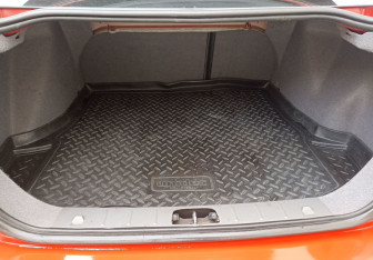 Подержанный автомобиль Volvo S40 2007 года (13 фото)