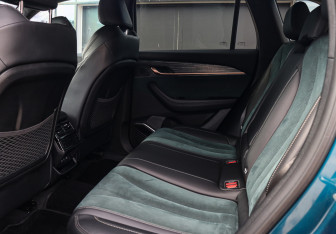 Подержанный автомобиль Geely Monjaro 2023 года (8 фото)