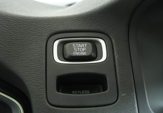 Подержанный автомобиль Volvo S80 2014 года (18 фото)