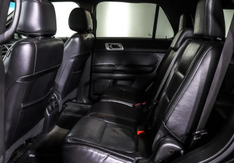 Подержанный автомобиль Ford Explorer 2013 года (18 фото)